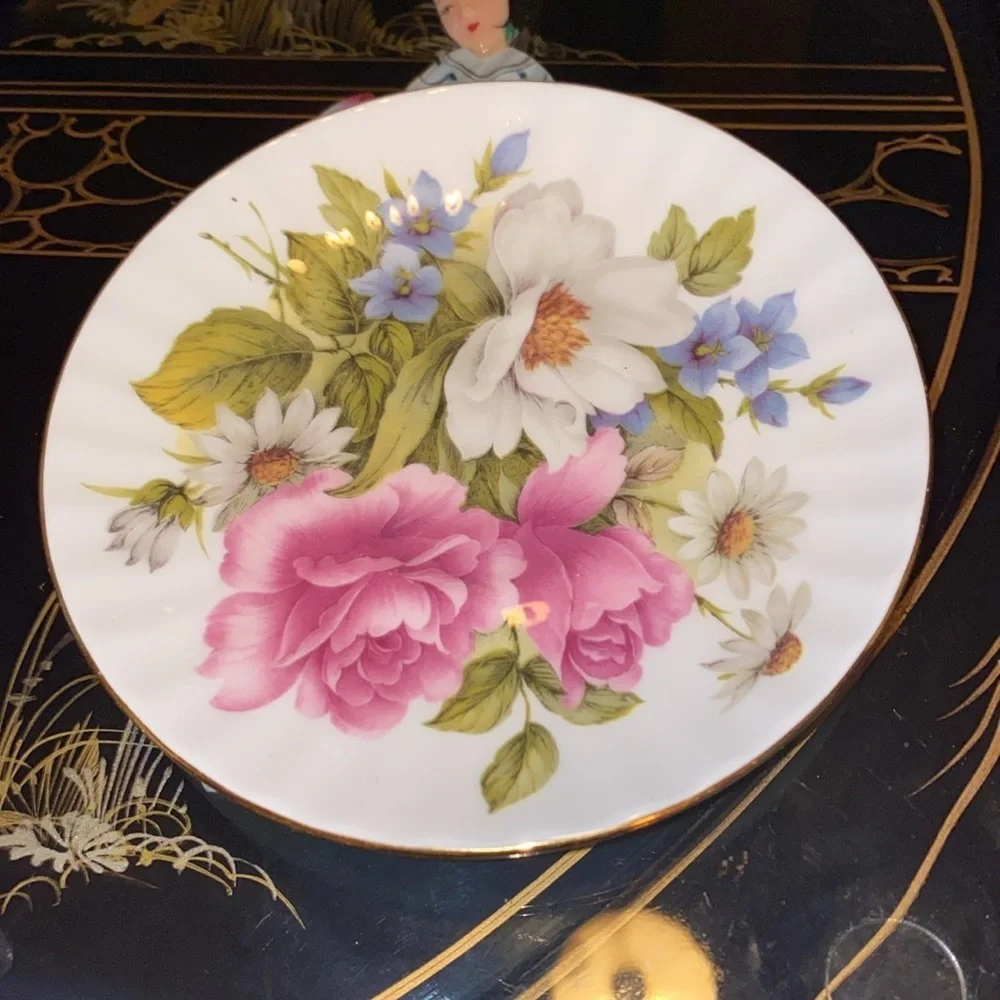 Antique Duchess Tea cup and saucer England Fine bone china Pink and White Roses
